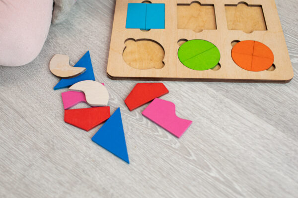 Деревяні пазли вкладищі для наймолодших. Геометричні фігури. 25х25см