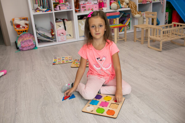 Деревяні пазли вкладищі для наймолодших. Геометричні фігури. 25х25см