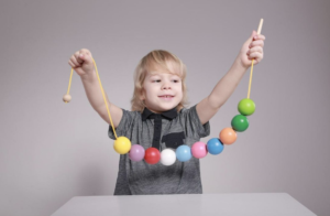 дерев'яні іграшки для малючків