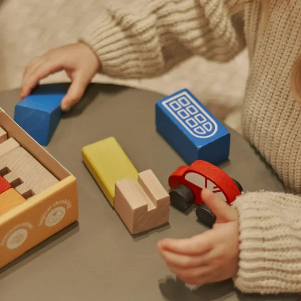 rozvyvaiuchi-dereviani-budivelni-bloky-dlia-maliukiv-14-fihur-33122979041131 Дитячі дерев'яні будівельні блоки "Місто"