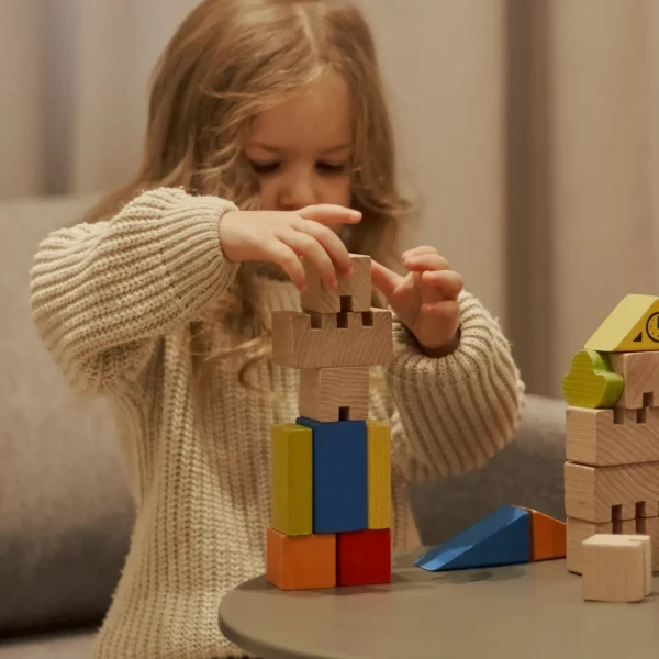 rozvyvaiuchi-dereviani-budivelni-bloky-dlia-maliukiv-14-fihur-92657443298833 Дитячі дерев'яні будівельні блоки "Місто"