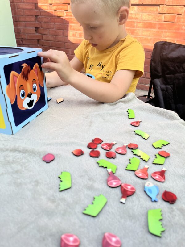 Куб-скарбничка На фермі сенсорний