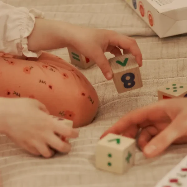 rozvyvalna-ihrashka-kubyky-matematyka-79490562754963 Розвиваючі кубики “Математика” з дерева | Навчання рахунку та цифр