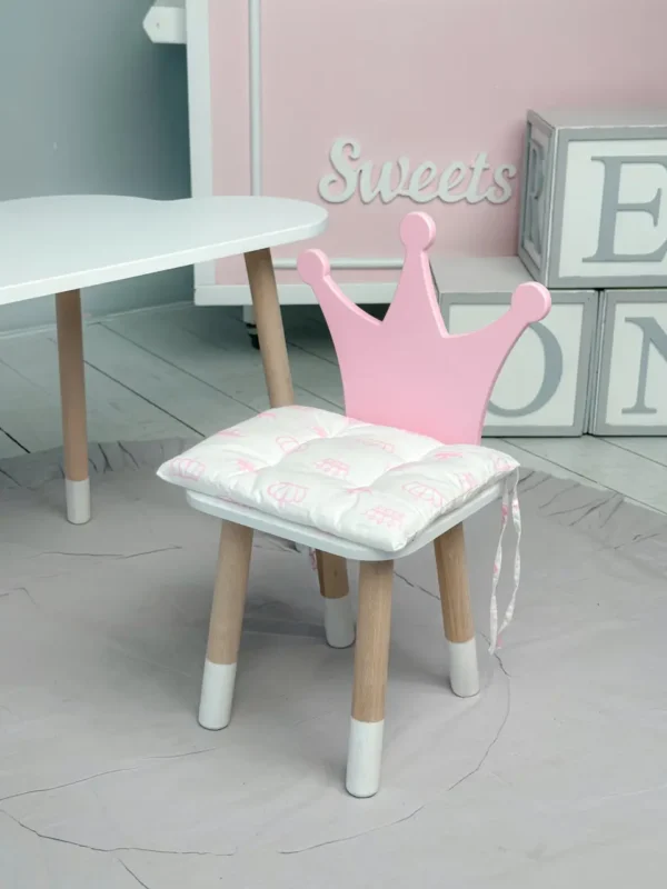 Подушка м'яка для дитячого стільчика 23х28, для стільчика коронка біла Подушка м'яка для дитячого стільчика 23х28, для стільчика коронка біла