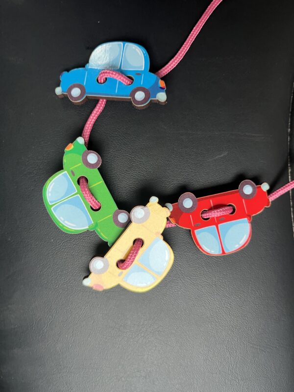 Шнурівка «Автівки» — дерев’яна розвиваюча іграшка для дітей 2–4 років 2