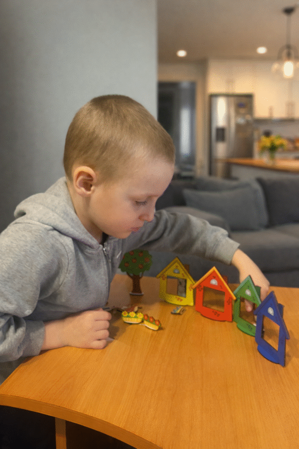 будиночки панорама «Хто в будиночках живе?» - логічна гра панорама картки у наборі збери за зразком