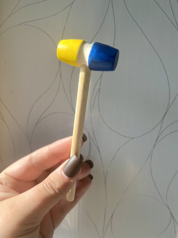 нейромолоточок жовто-синій деревяний для занятть