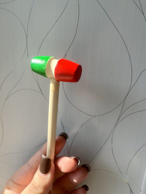 нейромолоточок червоно зелений деревяний